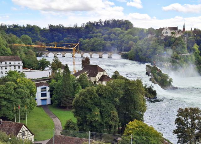 Der Igo T85A beim Rheinfall in Neuhausen